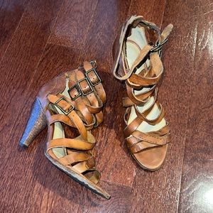 FRYE brown leather stewpot Moto heels w buckle, size 7.5